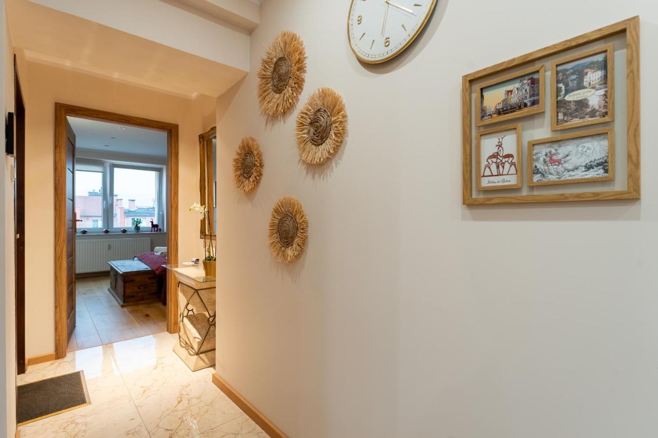 Apartament Zloty Jelonek - 4 Osobowy Na Placu Ratuszowym - Space Apart Jelenia Gora Bagian luar foto