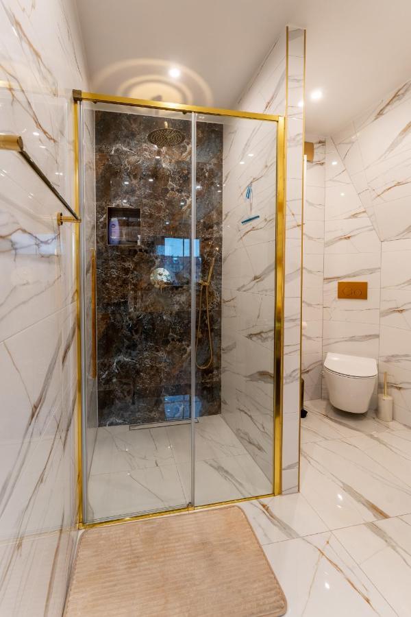 Apartament Zloty Jelonek - 4 Osobowy Na Placu Ratuszowym - Space Apart Jelenia Gora Bagian luar foto