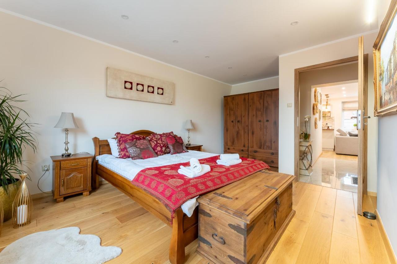 Apartament Zloty Jelonek - 4 Osobowy Na Placu Ratuszowym - Space Apart Jelenia Gora Bagian luar foto